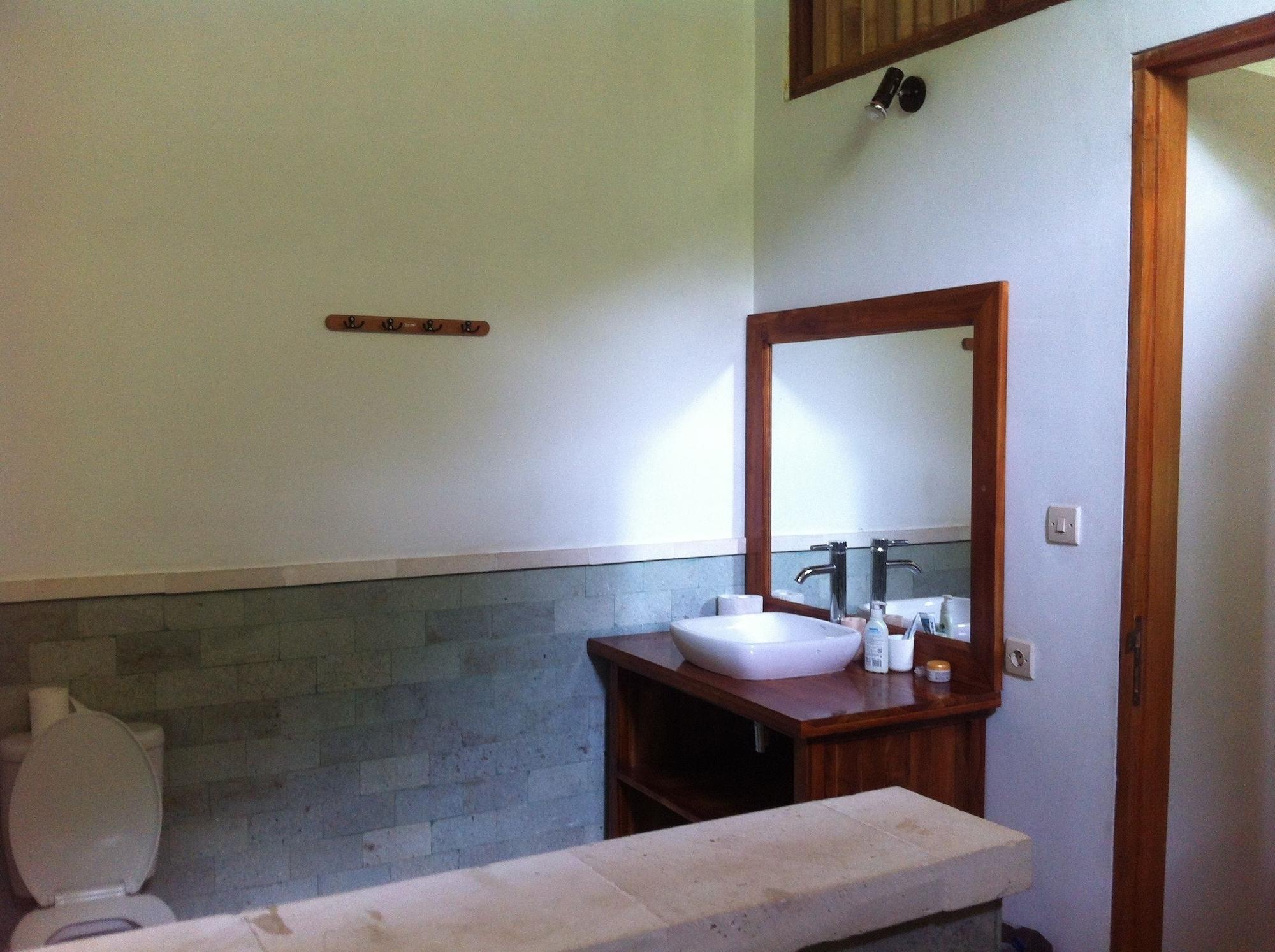 Sunia Loka Bungalows & Dive Center بيموتيران المظهر الخارجي الصورة