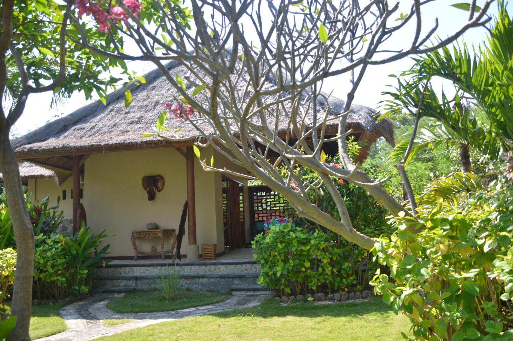 Sunia Loka Bungalows & Dive Center بيموتيران المظهر الخارجي الصورة