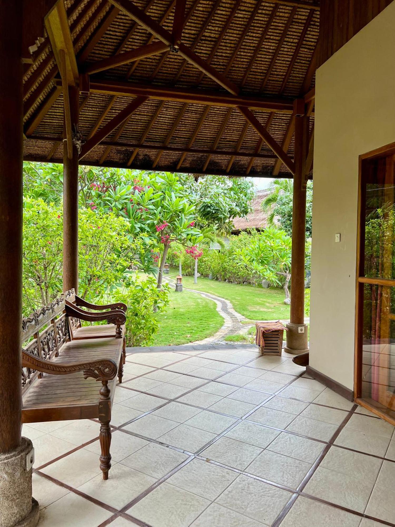 Sunia Loka Bungalows & Dive Center بيموتيران المظهر الخارجي الصورة