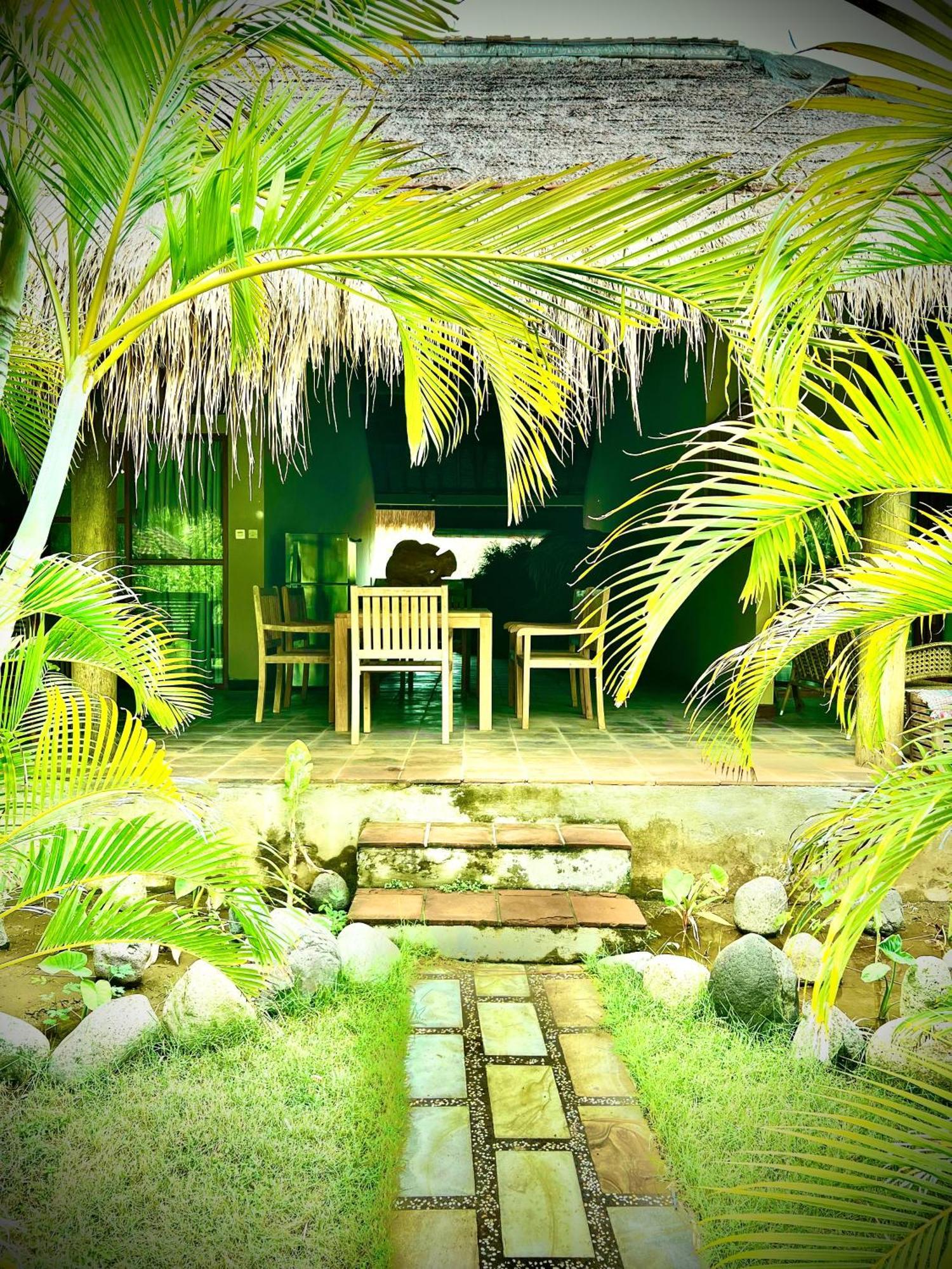 Sunia Loka Bungalows & Dive Center بيموتيران المظهر الخارجي الصورة