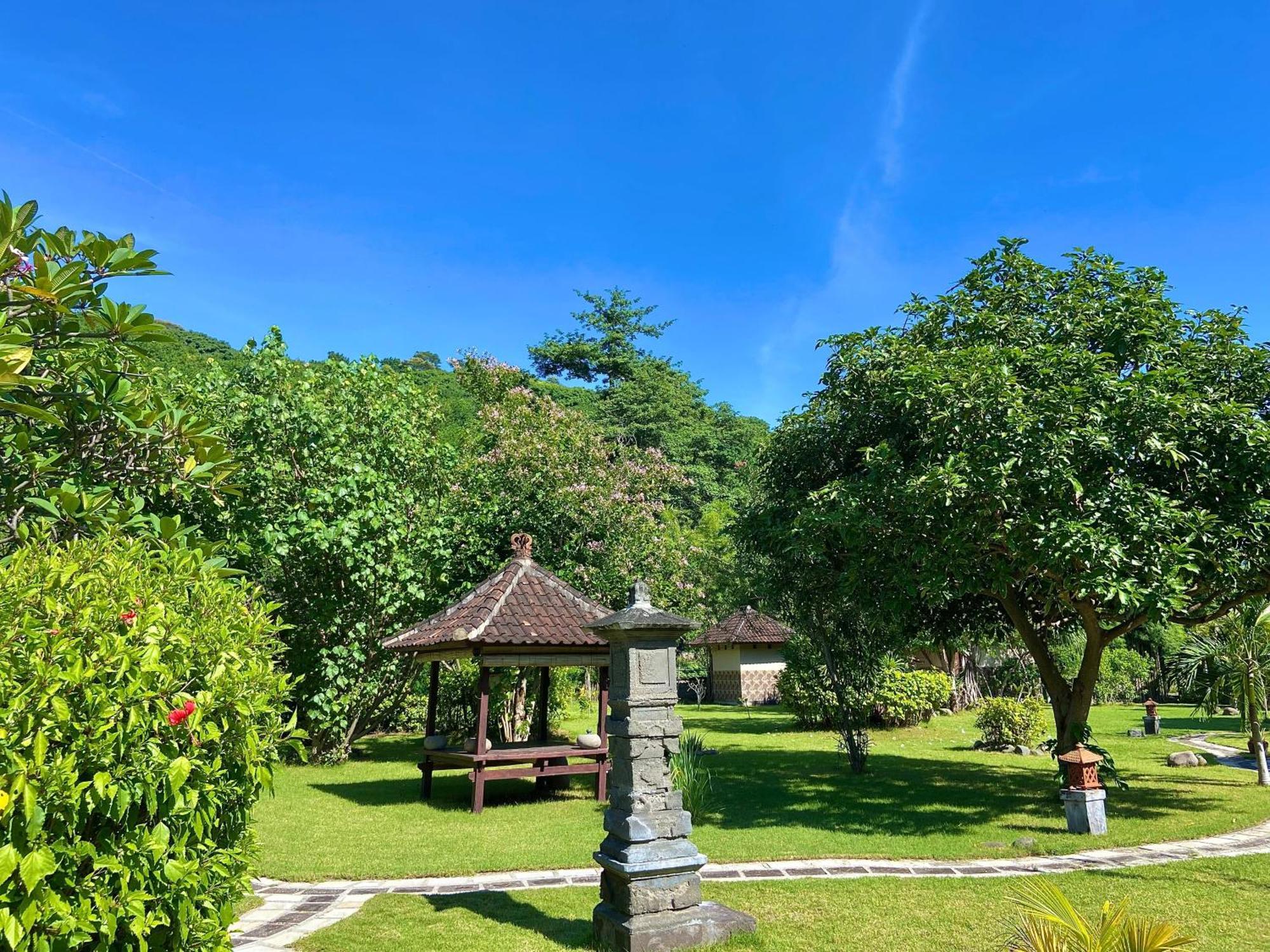 Sunia Loka Bungalows & Dive Center بيموتيران المظهر الخارجي الصورة