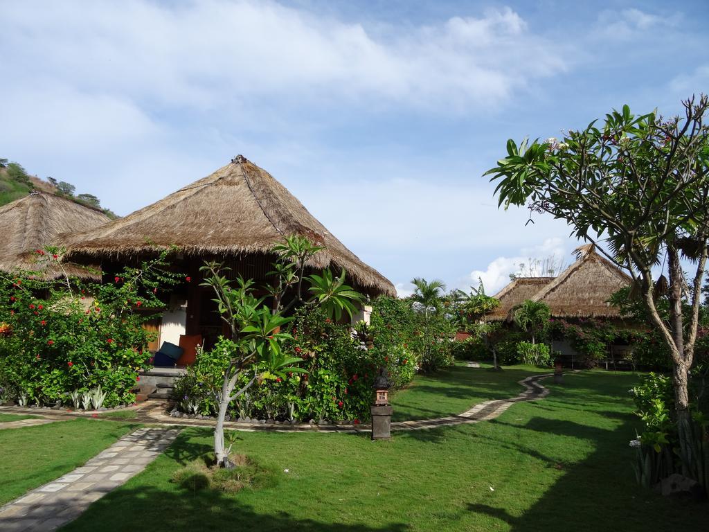 Sunia Loka Bungalows & Dive Center بيموتيران المظهر الخارجي الصورة