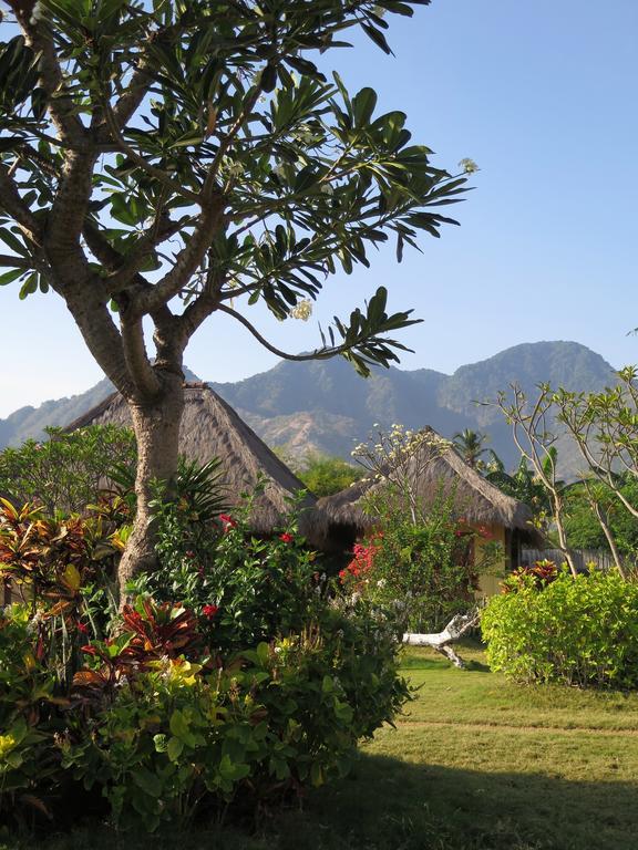 Sunia Loka Bungalows & Dive Center بيموتيران المظهر الخارجي الصورة