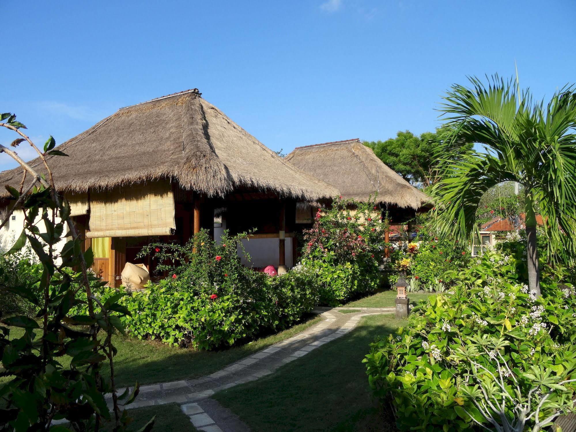 Sunia Loka Bungalows & Dive Center بيموتيران المظهر الخارجي الصورة